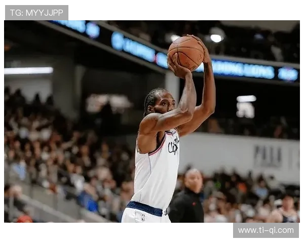 快船邓恩称赞保罗为顶级职业球员观察其打球对自己成长帮助巨大